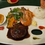 カフェダイニング ドングリ - 大人のお子様ランチ！パレット型のお皿！