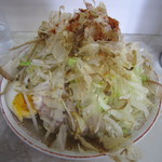 らーめん 辰屋 - カウンターにある一味唐辛子をお好みでパラパラ。