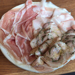 ガストロノミア冨屋 - ハム盛合せ3種(パンチェッタ、グアンチャーレ(豚ほほ肉) ポルケッタ)