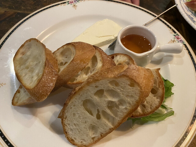 Howard's End Ishigama Yaki Pizza to Oofu Katei Ryori