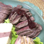 洋惣菜 亀洋 - 蝦夷鹿のロースト