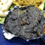 洋惣菜 亀洋 - イカスミとカキのピュレのポテサラ