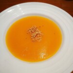 Powaburu - ジャガイモと人参のスープ