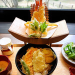 日本料理 滴翠 - 海老天が立ててあり高さバッチリ映える！