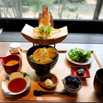 日本料理 滴翠 - 奈良の季節の野菜の天ぷら丼
            １８００円（税込）