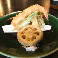 ととら - 天ぷらそば：天ぷら盛り合わせ