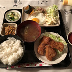 ヒロミ - ボリューム感満載のカツ朝定食500円！
