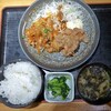 テング酒場 - 豚肉キムチ炒め＆鶏の唐揚げ