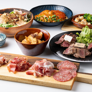 Banquet where you can enjoy aged meat from 4,980 yen (2 hours of all-you-can-drink included) for 2 people