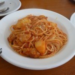 モンドール - チキンとジャガイモのトマトソーススパゲティー（大盛）