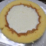 LAWSON - 料理写真:ロールケーキ150円