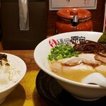 元祖 麺屋原宿 - チャーシューメン ライス 大盛り