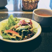 国産熟成焼肉 肉バル ドウラクコリーダ ランドマーク店 - セットサラダ&スープ