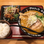 Misono Marushou - 週替りランチ　千日味噌ラーメンと油淋鶏　@1,133