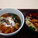 山王一丁目食堂 - ラーメンハーフ&ハーフ(今日の日替わりミニ丼はソースカツ丼) 560円