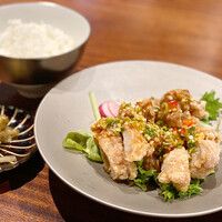 新中国料理HARAKAWA 北新地店 - ジューシーな一枚肉の油淋鶏