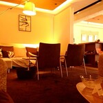 Fresco Caffe - 内観写真:2F ソファー席 予約がオススメです