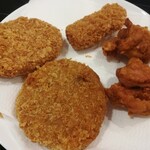 ビックミート山久 - 唐揚げ(2個)174円、チキンチーズ大葉120円、コロッケ130円、メンチ150円