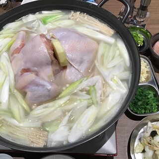 可以品嘗到整只國產仔雞的“韓式雞肉火鍋”專賣店♪