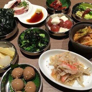 The Korean side dish "Banchan" is recommended as an assortment!