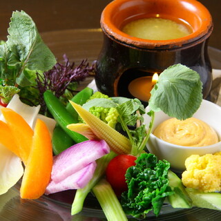 野菜は契約農家直送！ソースなどは、自家製にこだわっております