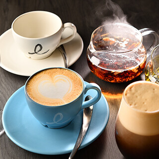 充実したカフェもご用意♪北欧紅茶やALTHAUSの茶葉も！