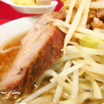 ラーメン二郎 - 豚の厚み