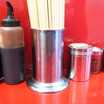 ラーメン二郎 - 卓上調味料