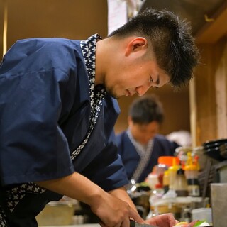 目の前で料理人が調理！ひょっとしたらレシピを教えてくれるかも☆当店の特別席！