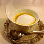 オーガニックグリル鵠沼海岸 - スープ
      南瓜のポタージュ　熟成豚ベーコン　ブルーチーズの泡