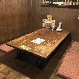 腰をおろしてゆっくりくつろげるお席。あなたの大事な人とお過ごしください。

