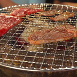 Shichirin Yakiniku Anan - 焼いてます