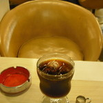 マヅラ喫茶店 - アイスコーヒーとロビィチェア