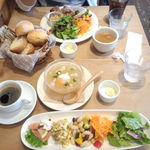 ･･･et puis les chaises - 手前　スープランチ　　奥　プレートランチ