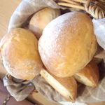 ･･･et puis les chaises - おかわり出来るセットのパン