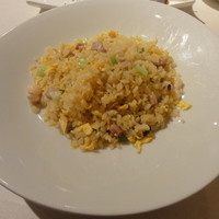 文菜華 - 青菜入り広東チャーハン（塩味） 本日の前菜、点心、ミニデザート、中国茶付 \1,260