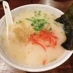 馬刺酒家一家 - 豚骨ラーメン