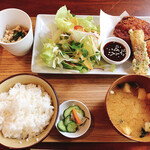 とまとうどんとお食事 花の飯屋 - 
