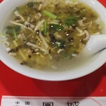 鳳城 - 豚肉と高菜入りそば。