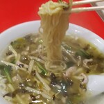 鳳城 - 麺リフト2。