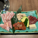 焼肉 きざくら - 焼肉ランチ(竹) １９５０円
            ご飯・お味噌汁・大根サラダ・ドリンク付