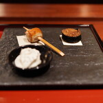 とっぴんぱらりのぷ - とんぶり豆腐　ガーリック海苔巻き　比内地鶏胸焼き