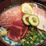 かもめ食堂 - 馬刺し＆クジラベーコン