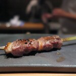 とり茶太郎 - 鴨は一転洋のテイスト。ワインに切り替えます。