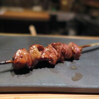 とり茶太郎 - さらりとしたタレのレバーは、ホロホロ鳥。臭みも無く味が深い素晴らしい一品。