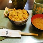 鮨國 - 元祖こぼれウニ丼