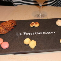 Le Petit Courageux - お料理の最後に出てくる焼き菓子　おしゃれ!!
