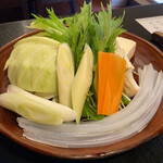 博多華味鳥 - 水炊きの野菜。　画像は2人前。