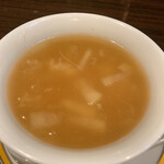 Ginza Asuta Kichijou Jiten - ふかのひれと冬瓜のスープ それほどふかひれは入っていませんでしたが、これぞふかひれのスープといった味わい。コクがありました。
