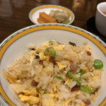 Ginza Asuta Kichijou Jiten - 五目炒飯 パラパラチャーハン、麺と選べましたがチャーハンに。 チャーシューはあまり入っていなく、卵とネギ。〆にはちょうどいい。 味も好みでした。